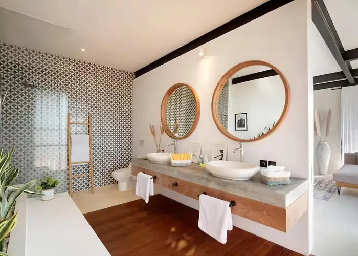 Digital Nomads! Couples! Modern Explorers! A Fresh Luxxe Hideaway In Prime For 10 Villa