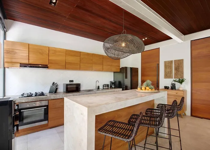 Digital Nomads! Couples! Modern Explorers! A Fresh Luxxe Hideaway In Prime For 10 Canggu